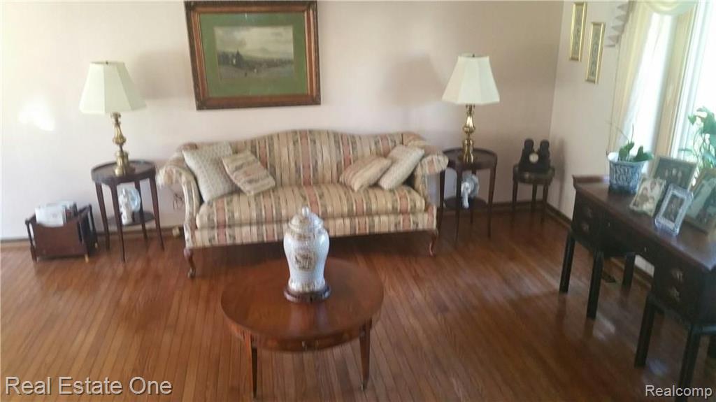 1836 North Adams Road Rochester Hills, MI 48306 - Photo 8 of 33