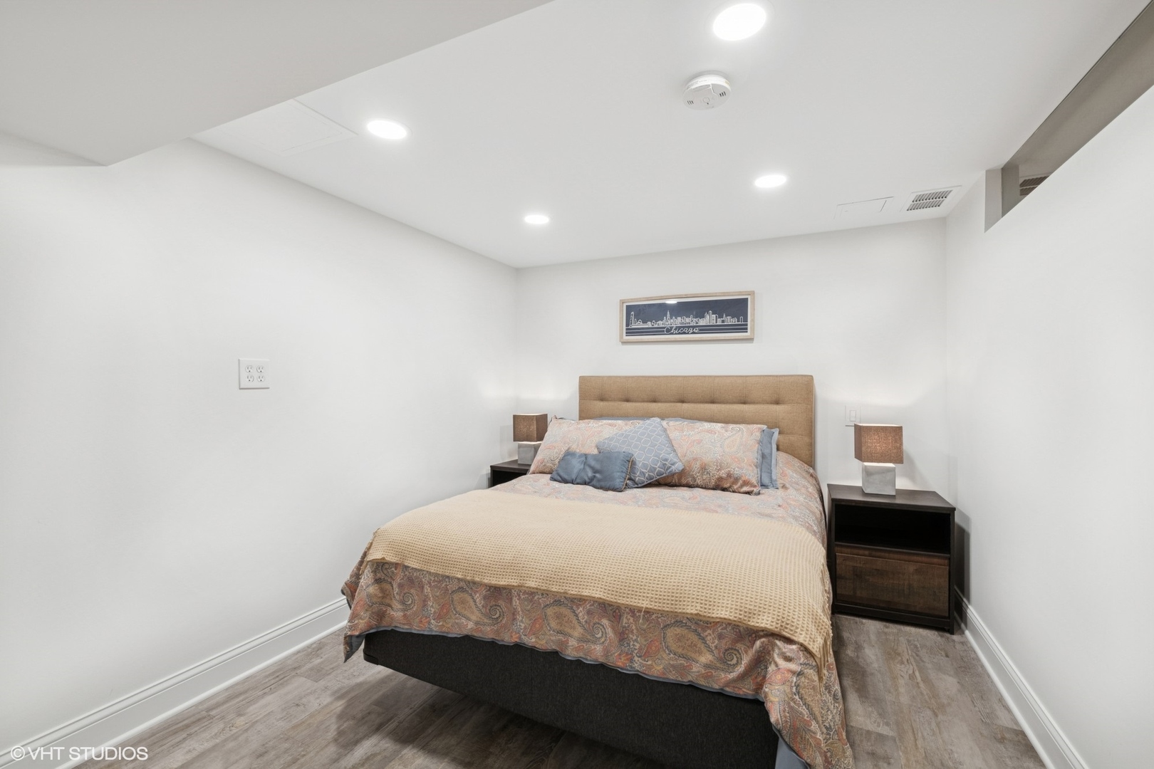 551 Dundee Road Glencoe, IL 60022 - Photo 29 of 38 a bedroom with a bed and a night stand