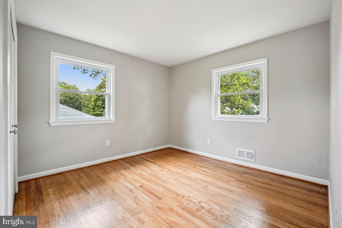 1389 Kimblewick Road Potomac, MD 20854 - Photo 28 of 47 Bedroom 3