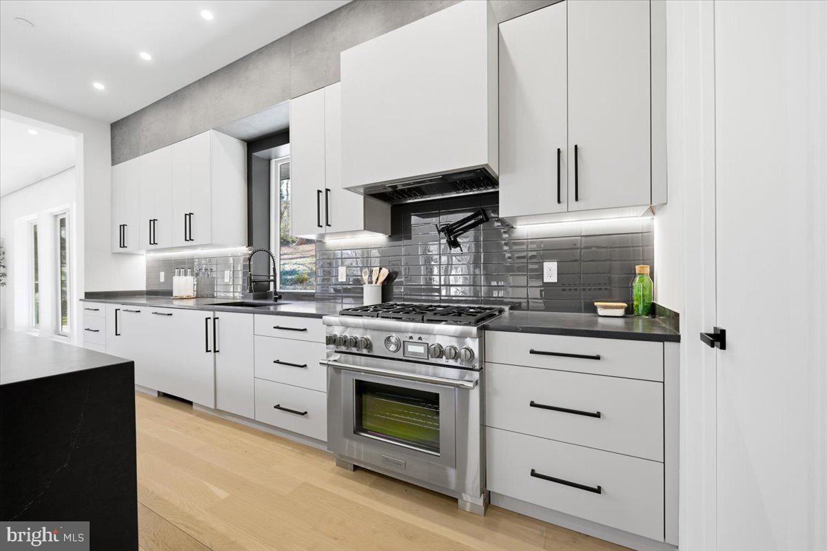 7502 Nevis Road Bethesda, MD 20817 - Photo 10 of 79 TERMADOR APPLIANCES