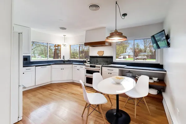 $600,000 | 202 Grove Place, Prospect Heights, IL 60070