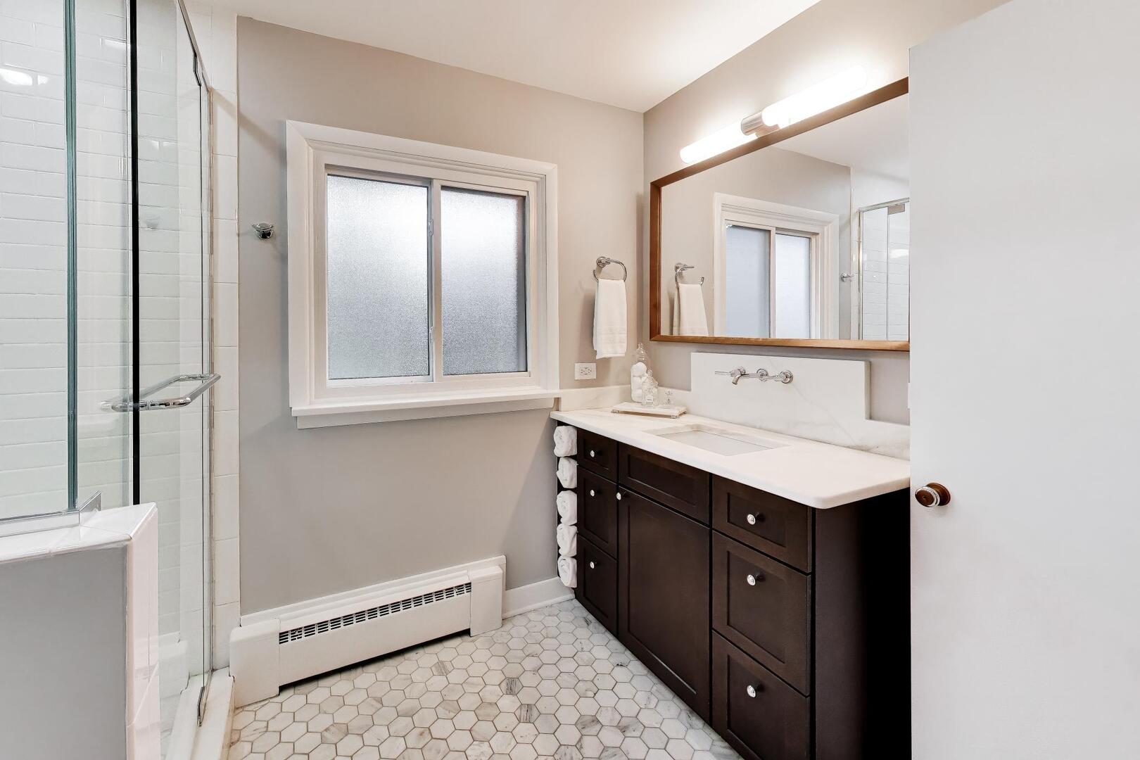 202 Grove Place Prospect Heights, IL 60070 - Photo 17 of 34 a bathroom with a sink and a mirror