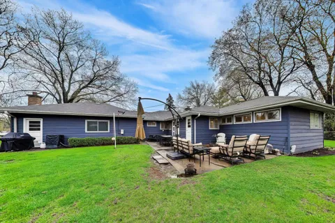 a view of a yard in front of house