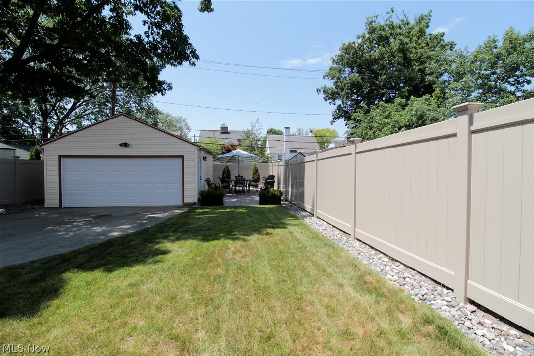 2472 Saybrook Road Cleveland, OH 44118 - Photo 7 of 41