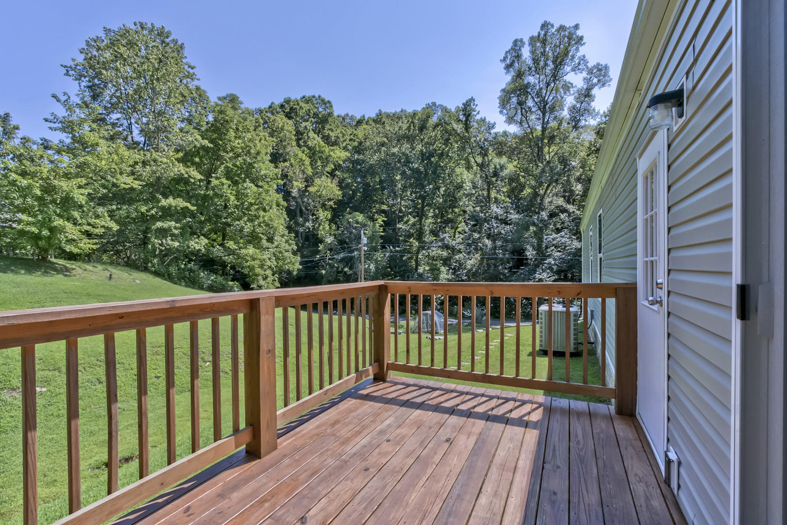 895-897 Bazel Road Harriman, TN 37748 - Photo 17 of 36 17_BazelRoad_895_Deck02