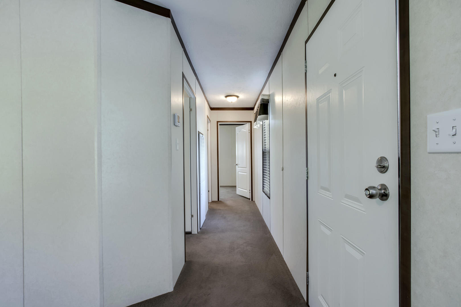 895-897 Bazel Road Harriman, TN 37748 - Photo 19 of 36 19_BazelRoad_895_Hall01-FrontEntry