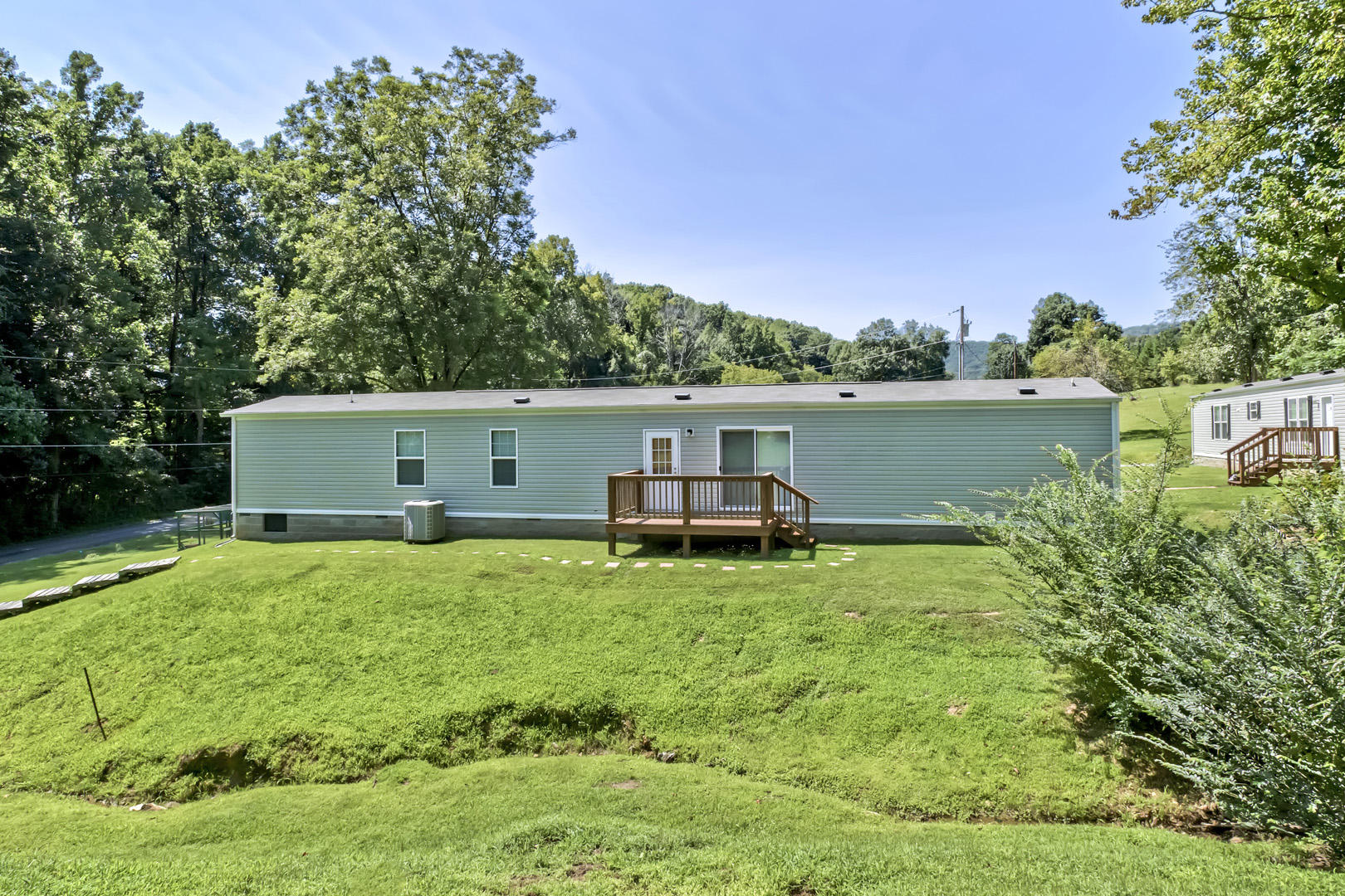 895-897 Bazel Road Harriman, TN 37748 - Photo 26 of 36 26_BazelRoad_895_Home1Back