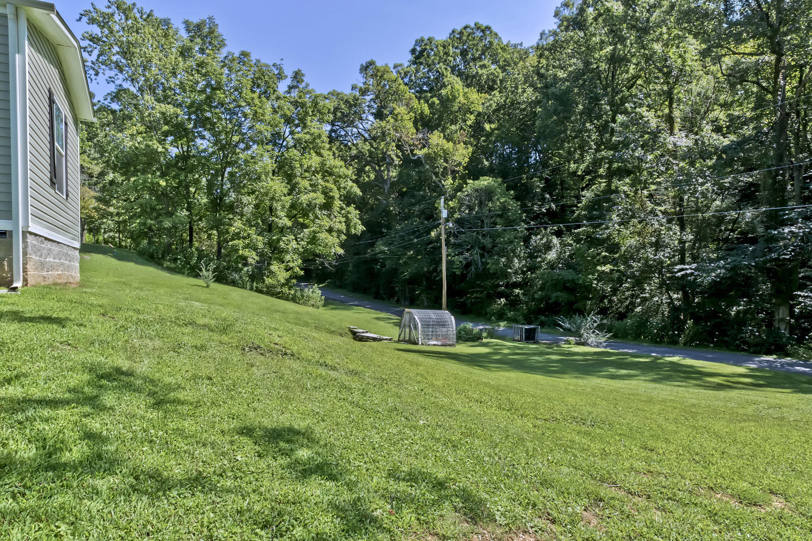 895-897 Bazel Road Harriman, TN 37748 - Photo 27 of 36 27_BazelRoad_895_SideYard