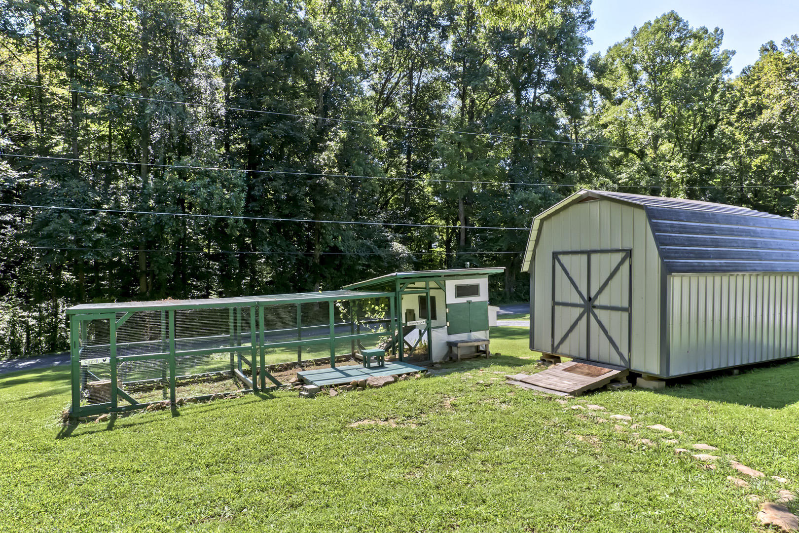 895-897 Bazel Road Harriman, TN 37748 - Photo 34 of 36 34_BazelRoad_895-897_ChickenCoop-Gareden