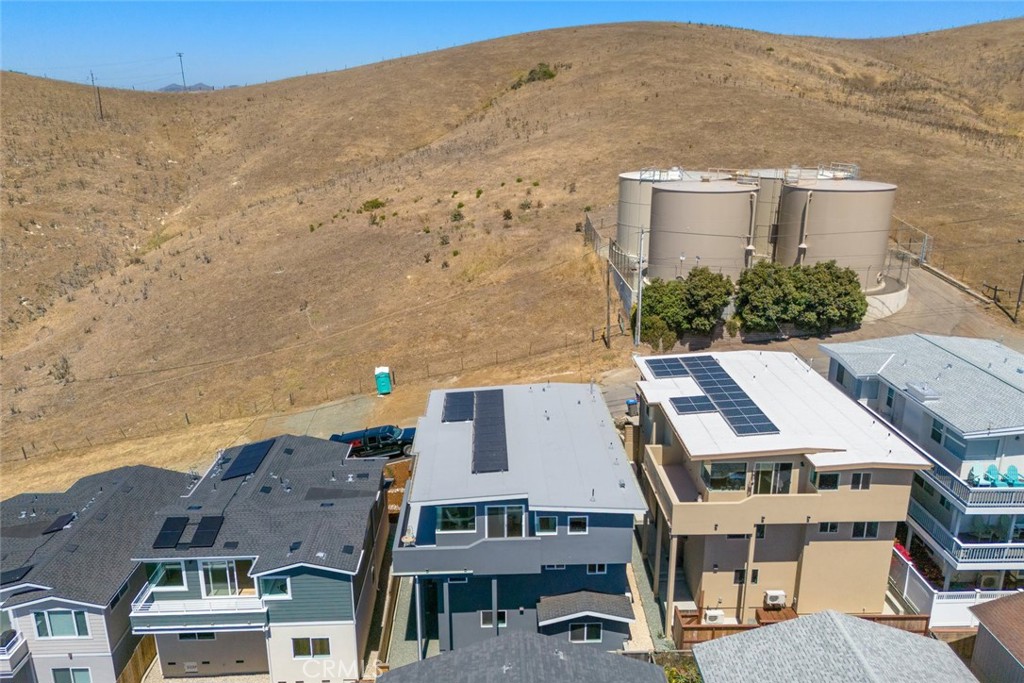 548 Blanca Street Morro Bay, CA 93442 - Photo 49 of 50 an aerial view of a house with a yard