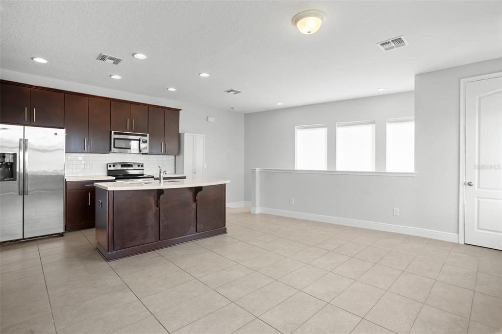 13590 Lessing Avenue Orlando, FL 32827 - Photo 6 of 45