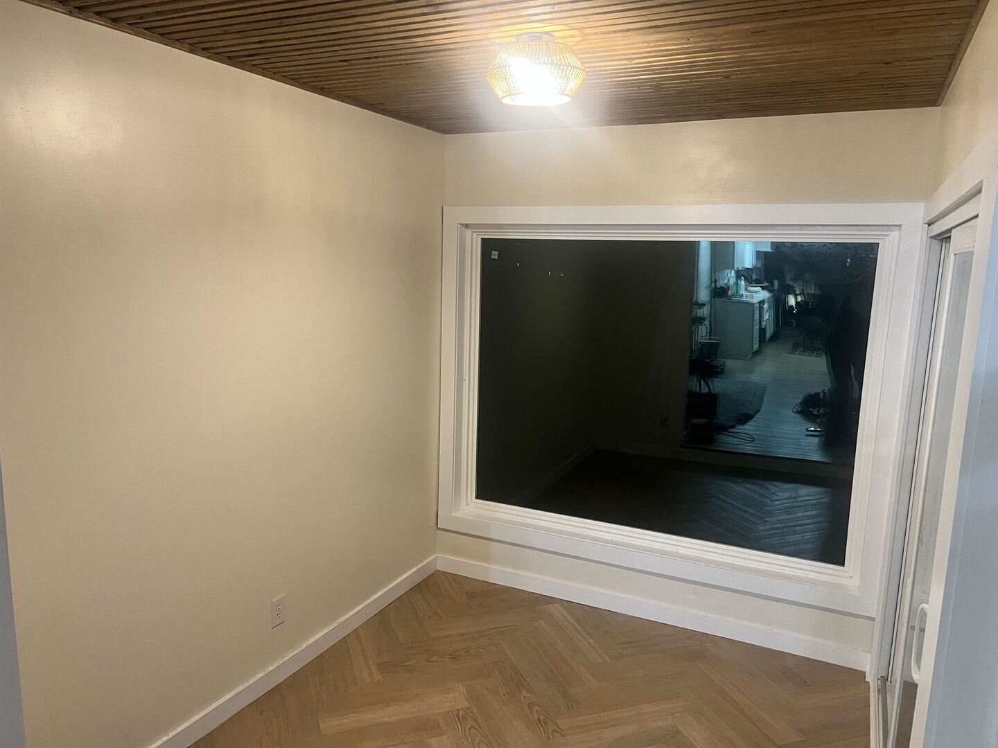 601 North 6th Street Vienna, IL 62995 - Photo 11 of 19 a view of wooden door