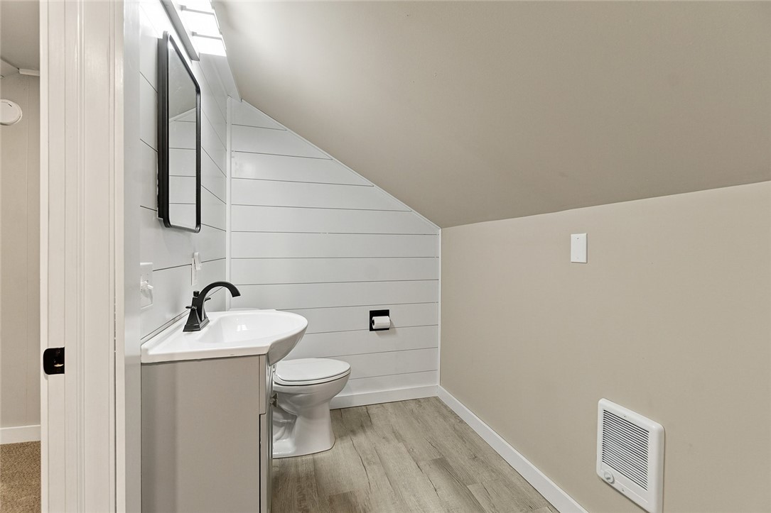 955 Hopeton Road Torrey, NY 14527 - Photo 39 of 46 2nd Floor - Full Bathroom
