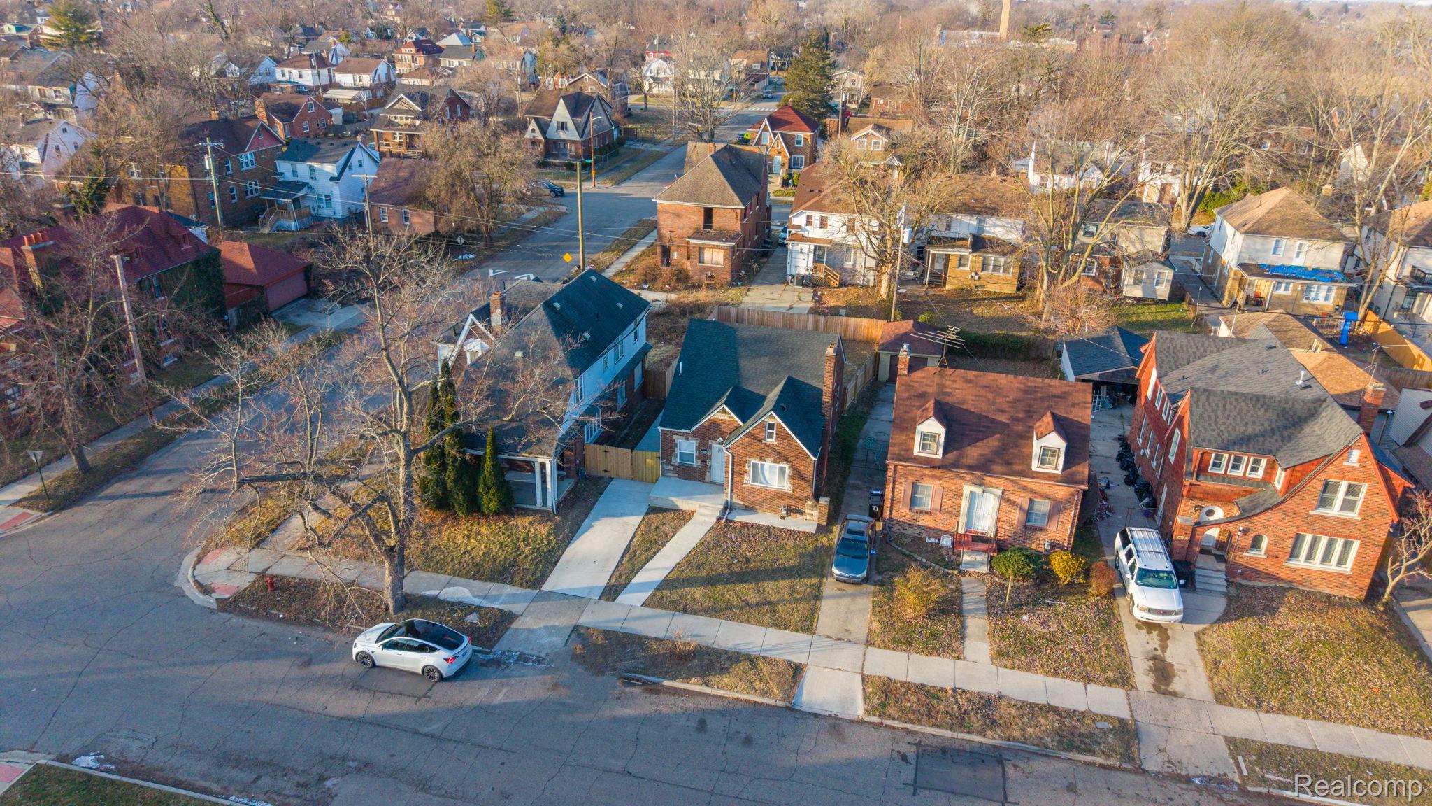 4113 Devonshire Road Detroit, MI 48224 - Photo 31 of 36 Aerial perspective of suburban area