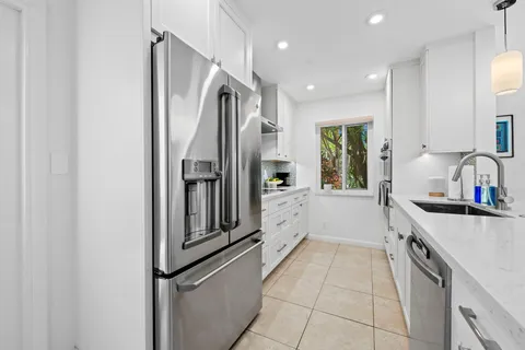 $1,095,000 | 2043 Northeast 29th Street, Fort Lauderdale, FL 33306
