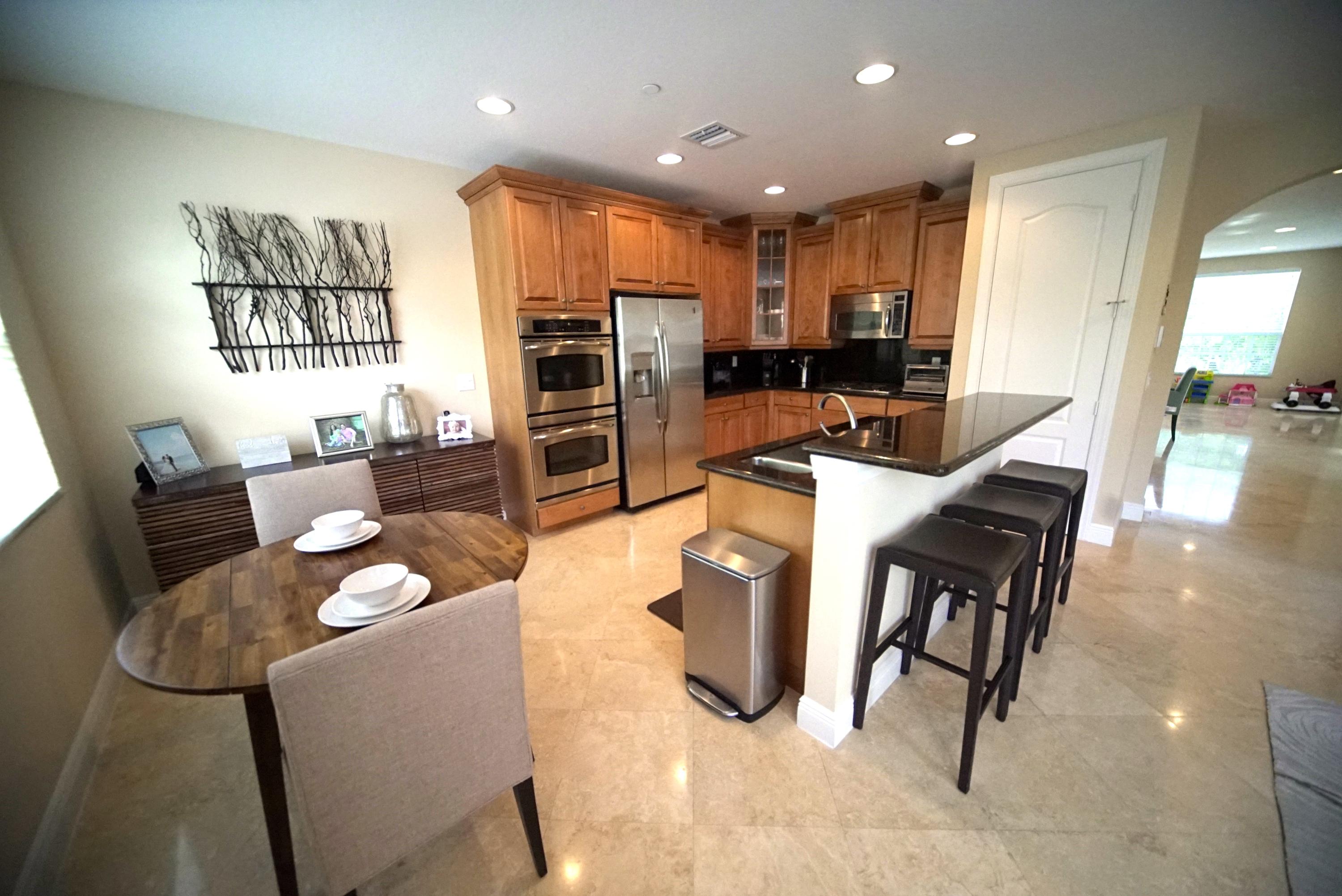 620 Northeast Francesca Lane Boca Raton, FL 33487 - Photo 19 of 33 19FamilyRoomKitchen