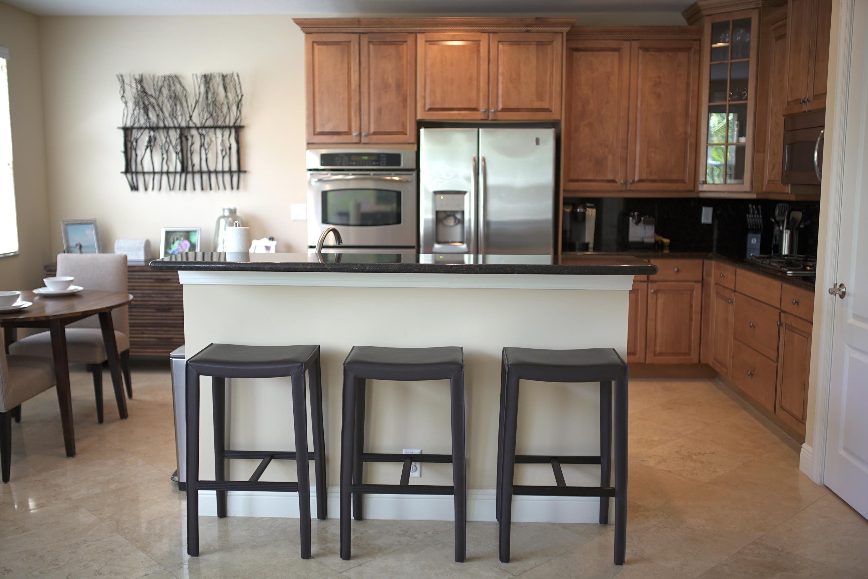 620 Northeast Francesca Lane Boca Raton, FL 33487 - Photo 20 of 33 20FamilyRoomKitchen
