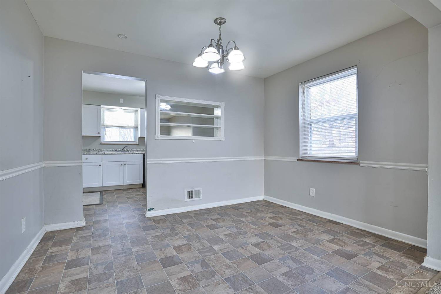 2079 Ebenezer Road Cincinnati, OH 45233 - Photo 7 of 33