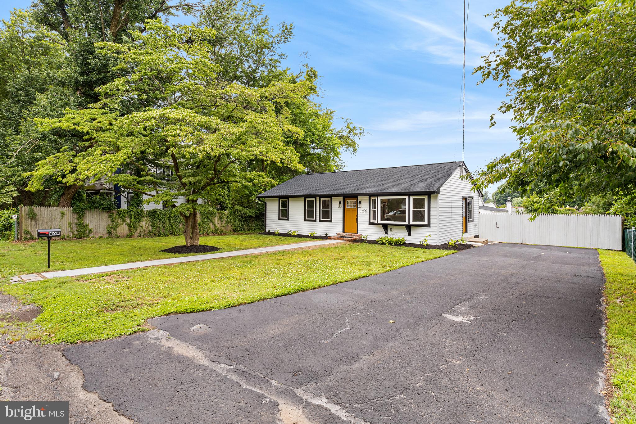 409 River Road Croydon, PA 19021 - Photo 3 of 34