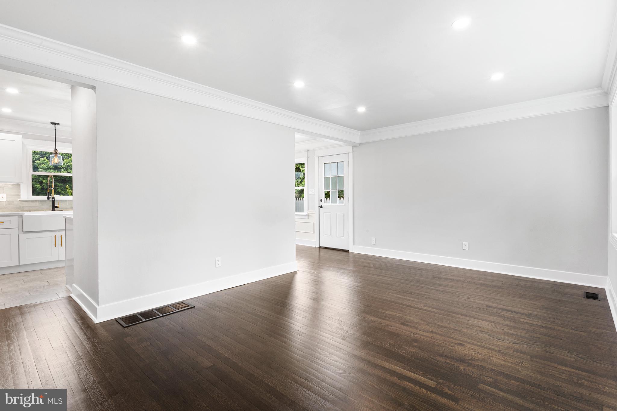 409 River Road Croydon, PA 19021 - Photo 4 of 34