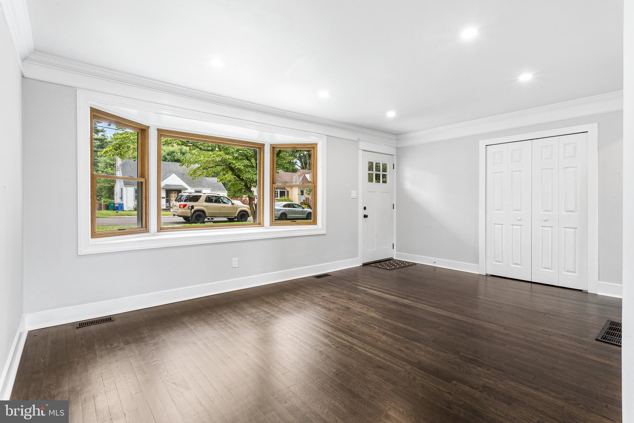 409 River Road Croydon, PA 19021 - Photo 6 of 34