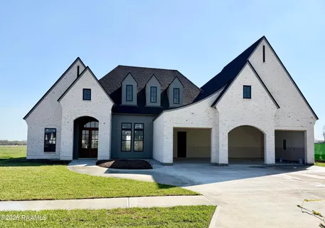 $840,720 | 201 Sabal Bnd Drive, Youngsville, LA 70592