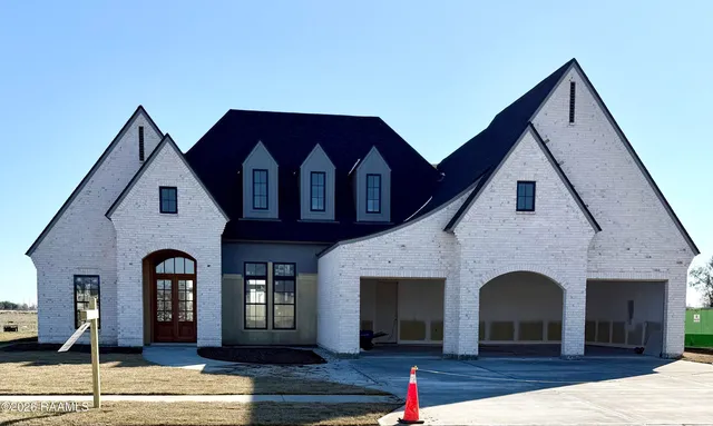 $840,720 | 201 Sabal Bend Drive, Youngsville, LA 70592
