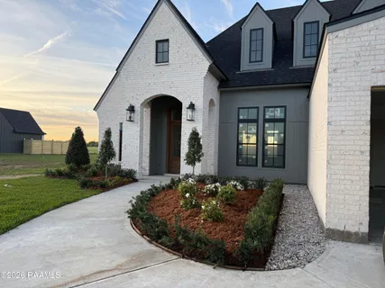 $840,720 | 201 Sabal Bnd Drive, Youngsville, LA 70592