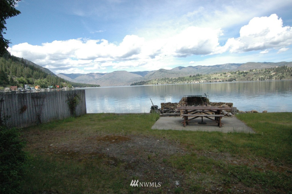 9340 South Lakeshore Road Chelan, WA 98816 - Photo 2 of 11 Gallery Image 2