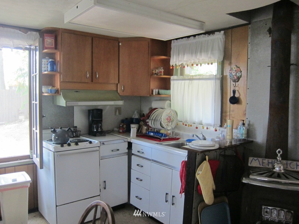 9340 South Lakeshore Road Chelan, WA 98816 - Photo 6 of 11 Gallery Image 6