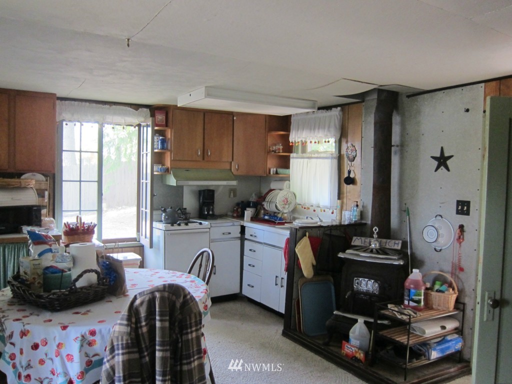 9340 South Lakeshore Road Chelan, WA 98816 - Photo 7 of 11 Gallery Image 7