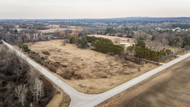 $170,000 | 856 Mill Pond Road, Dousman, WI 53118