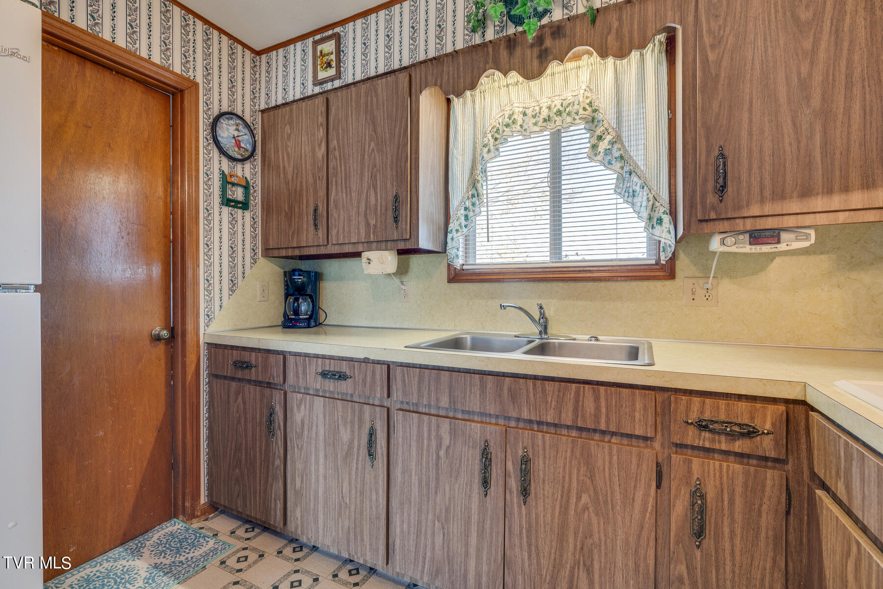 288 Butchertown Road Fall Branch, TN 37656 - Photo 12 of 35 012