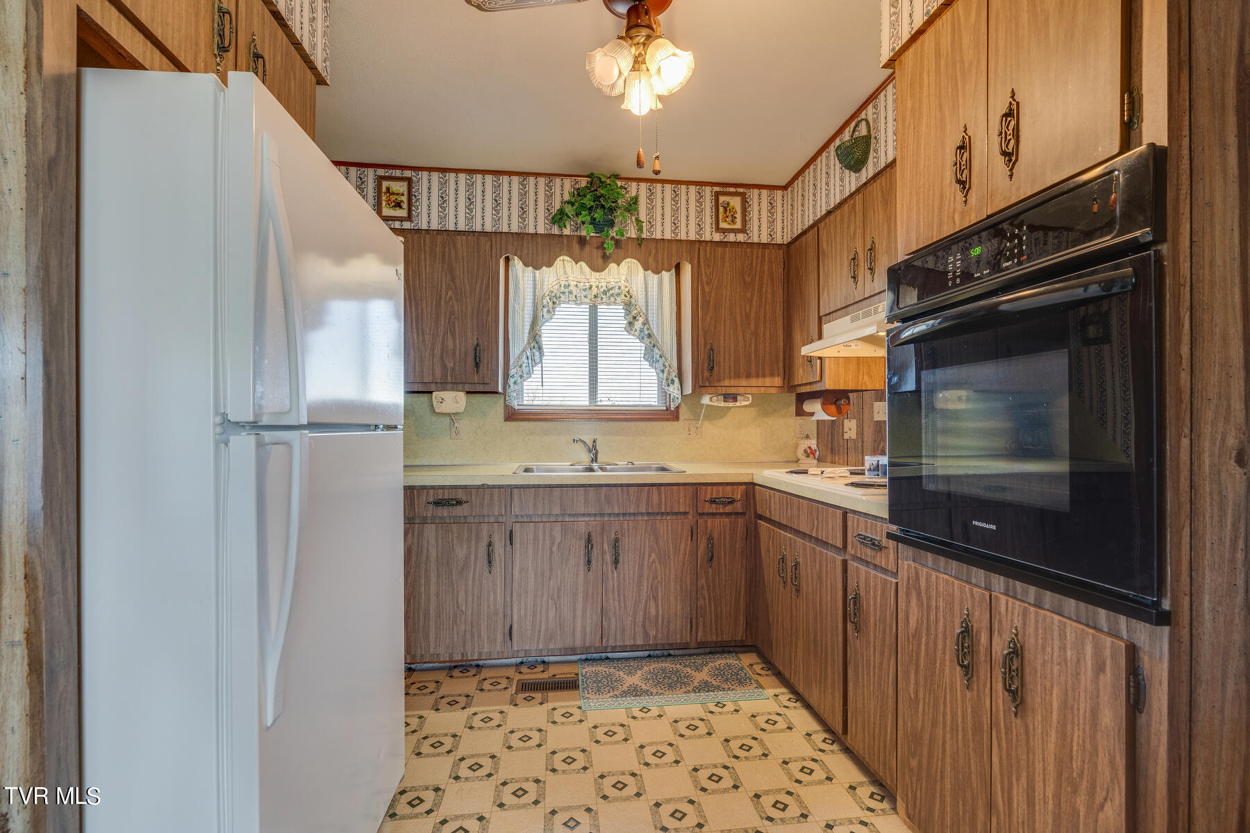 288 Butchertown Road Fall Branch, TN 37656 - Photo 10 of 35 010