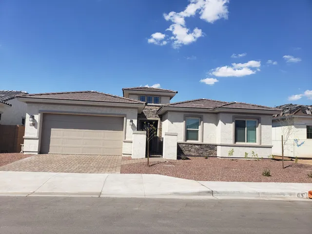 $2,600 | 8552 West Midway Avenue, Glendale, AZ 85305