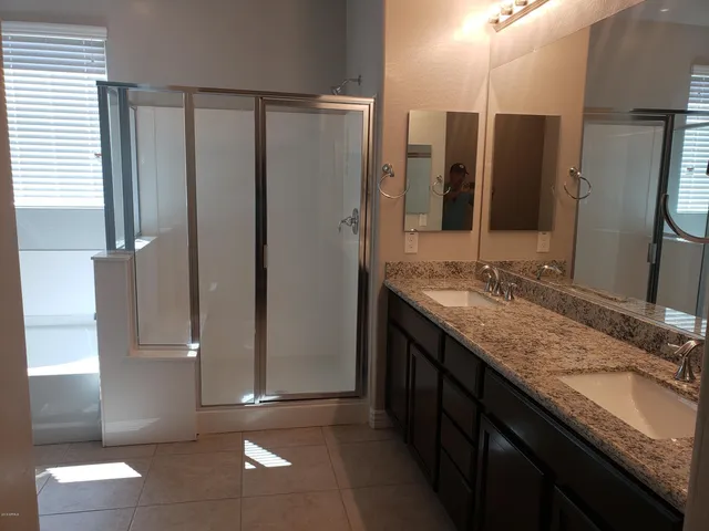 $2,600 | 8552 West Midway Avenue, Glendale, AZ 85305