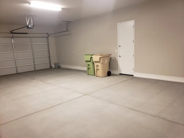 $2,600 | 8552 West Midway Avenue, Glendale, AZ 85305