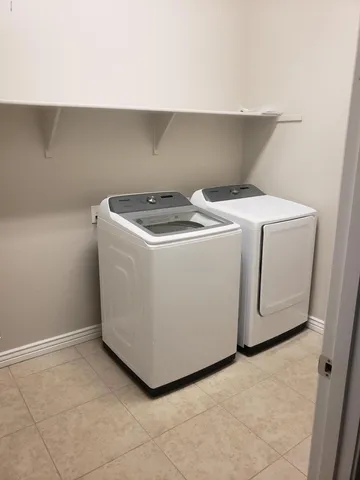 $2,600 | 8552 West Midway Avenue, Glendale, AZ 85305