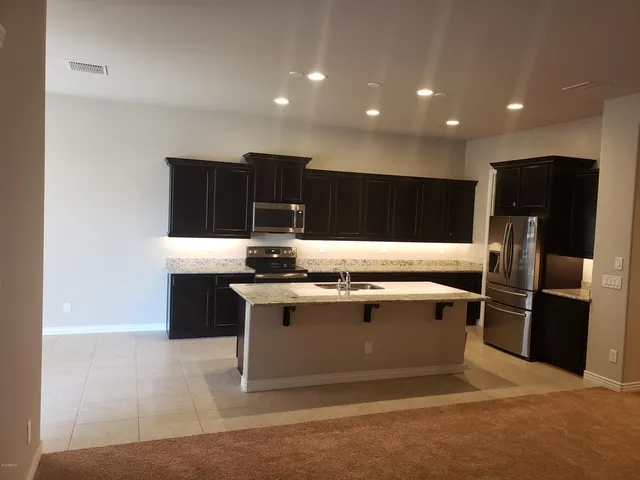 $2,600 | 8552 West Midway Avenue, Glendale, AZ 85305