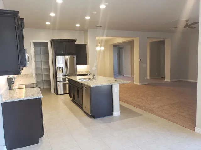 $2,600 | 8552 West Midway Avenue, Glendale, AZ 85305