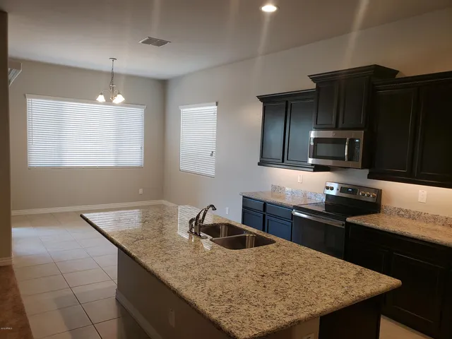 $2,600 | 8552 West Midway Avenue, Glendale, AZ 85305