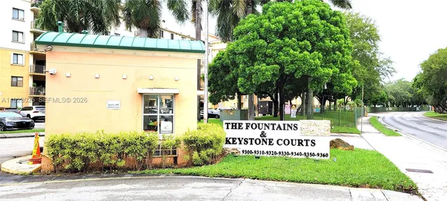 $2,100 | 9310 Fontainebleau Boulevard, Unit 402, Miami, FL 33172