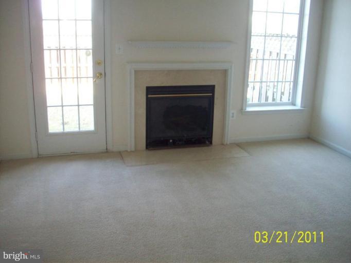 41950 Beryl Terrace Stone Ridge, VA 20105 - Photo 18 of 19 Family Room