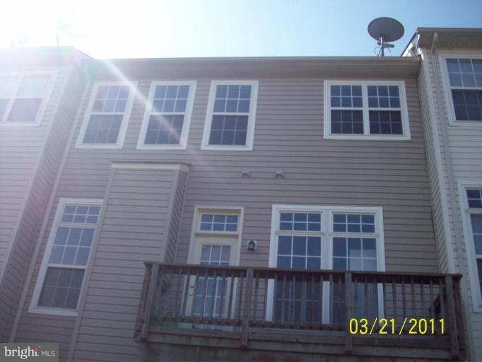 41950 Beryl Terrace Stone Ridge, VA 20105 - Photo 19 of 19 Deck