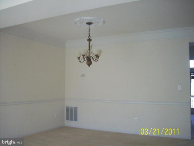 41950 Beryl Terrace Stone Ridge, VA 20105 - Photo 3 of 19 Dining Area