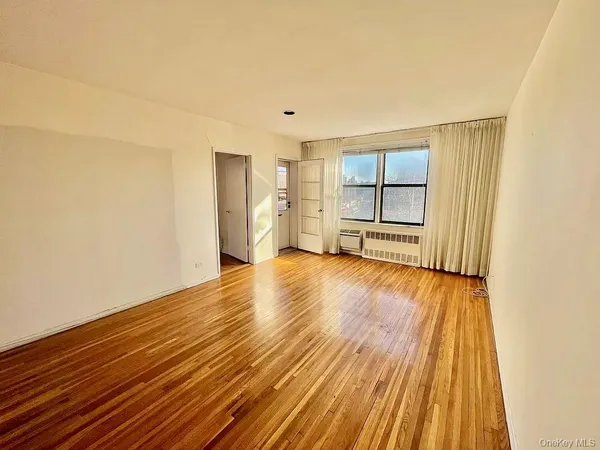 $2,900 | 100-25 Queens Boulevard, Unit 3M | Rego Park