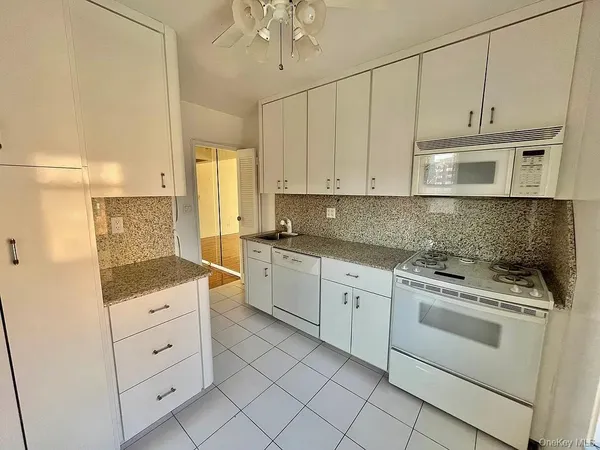 $2,900 | 100-25 Queens Boulevard, Unit 3M | Rego Park