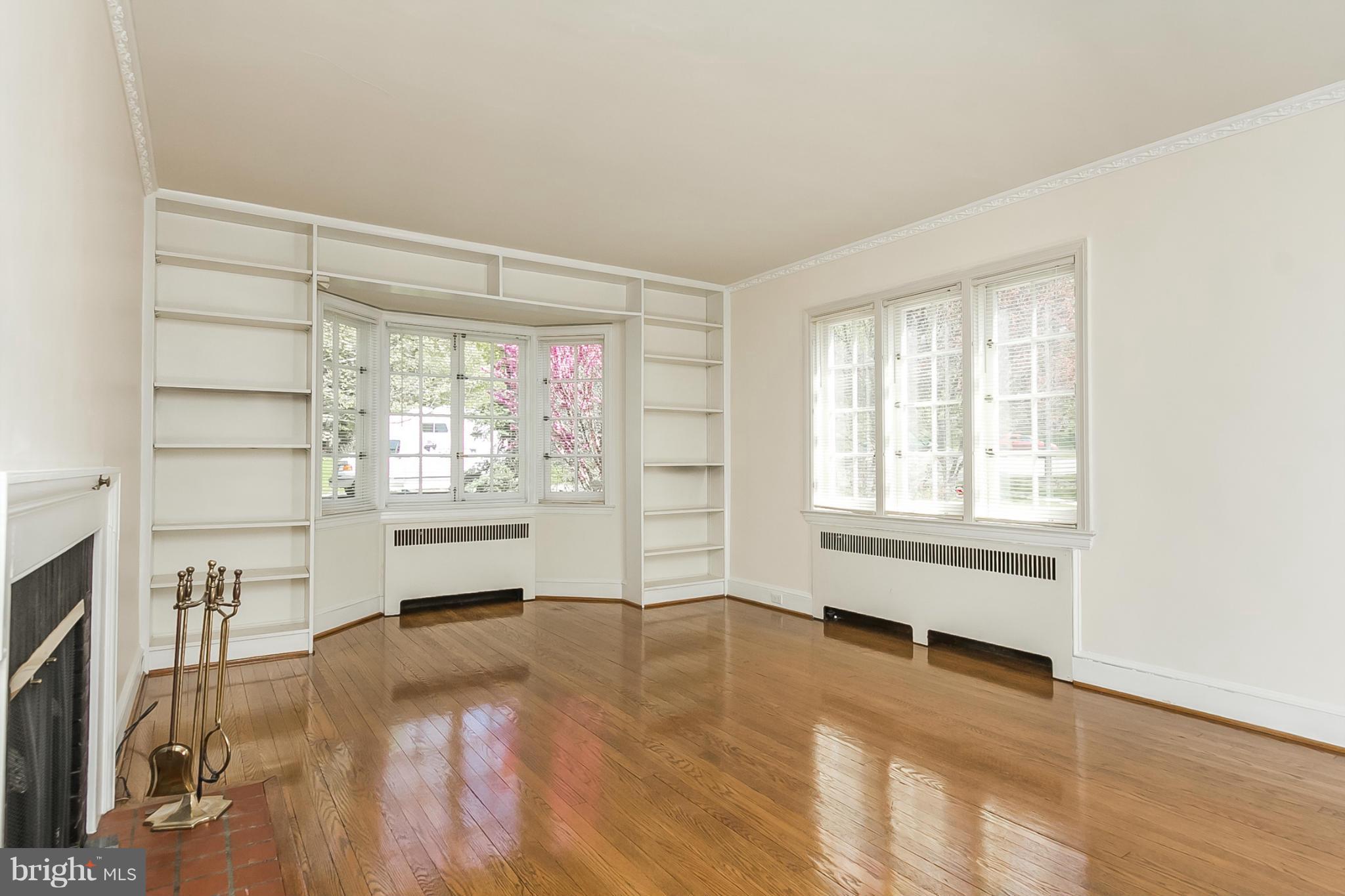 339 Tunbridge Road Baltimore, MD 21212 - Photo 4 of 28 Living Room