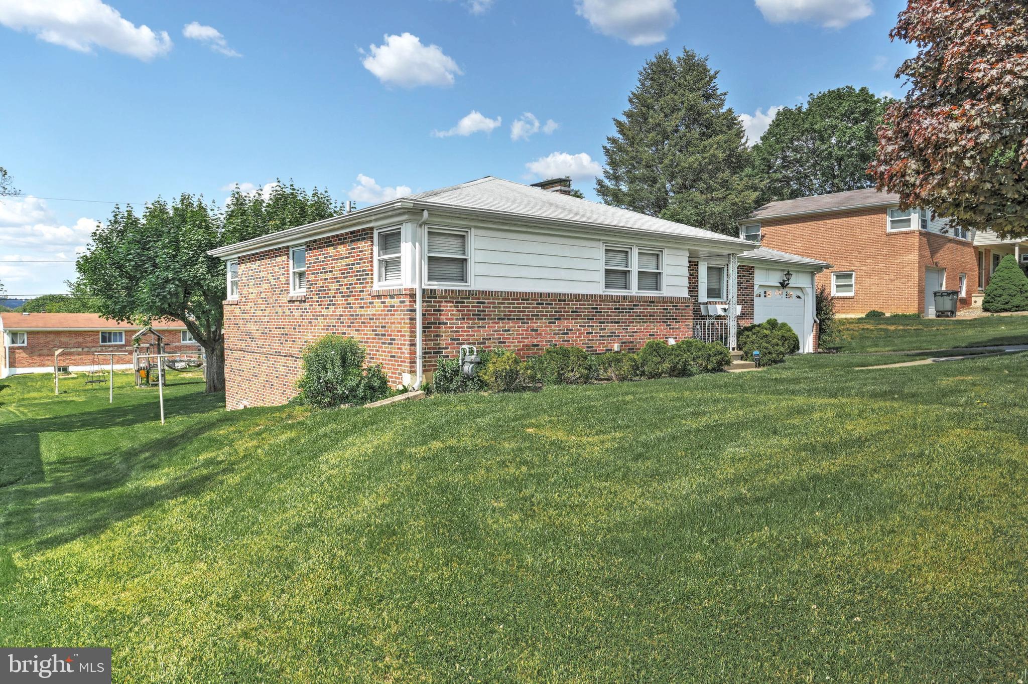 2467 Auburn Road York, PA 17402 - Photo 2 of 33 Gallery Image 2