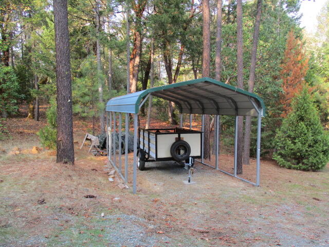 2595 Southside Road Grants Pass, OR 97527 - Photo 24 of 35 carport